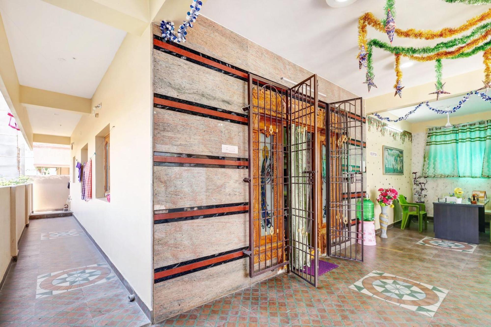 Sri Sakthi Home Stay - Beyond The Expectations- 10 To 15 Minutes Drive From Railway Station And Bus Station Tirupati Exteriör bild